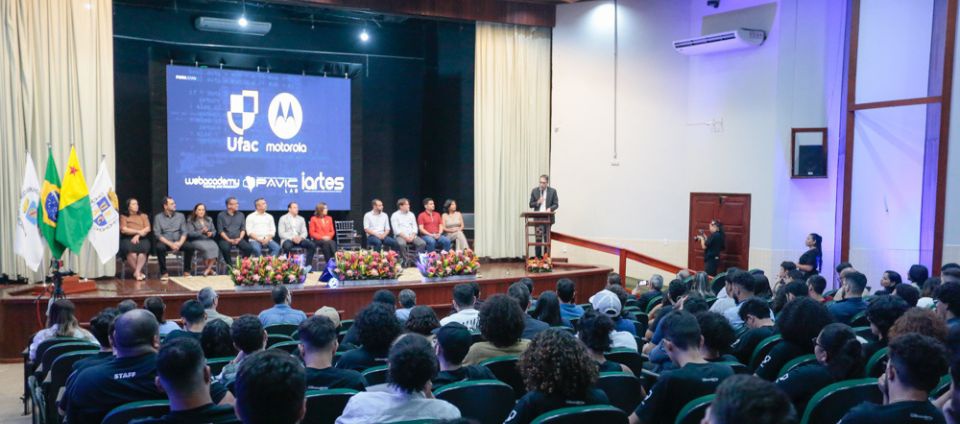 Ufac e Motorola inauguram prédio do Web Academy